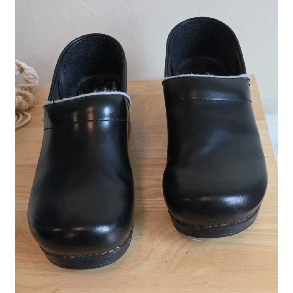 Dansko Black 43 Leather Clogs Medical Slip On Minimalist Occupation Workwear